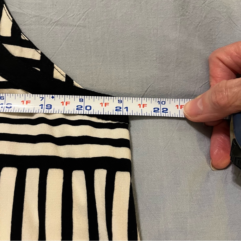 Iguana Stylish Shift Dress Black, Gold and White Geometric Design. Large.‎ - Picture 7 of 10